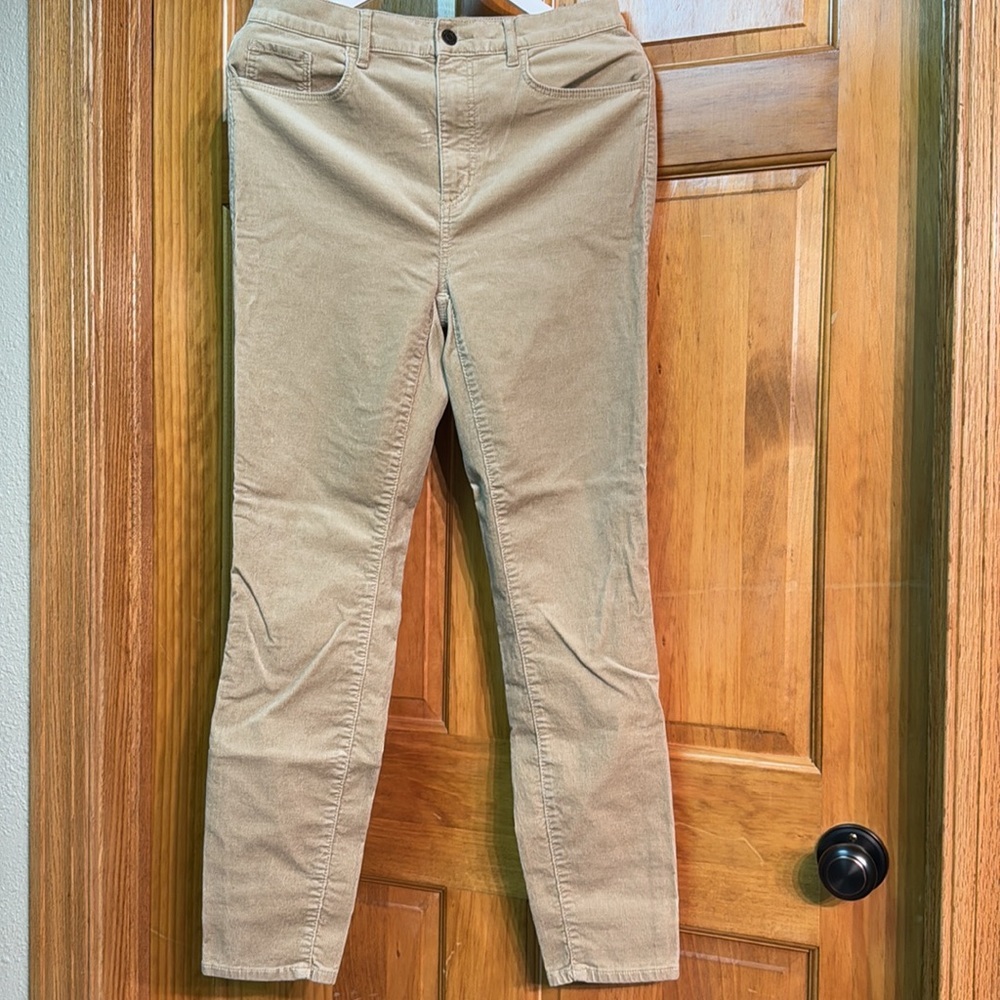 Loft corduroy pants, size 6/28, tan color, in excellent condition  Item #61 - Picture 3 of 7